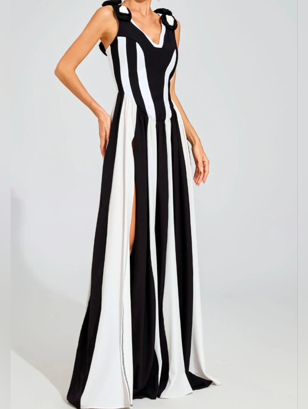 Bella Barnett Omega Sleeveless V-Neck Flowers Bandage Maxi Dress Size Medium NWT - Picture 2 of 15